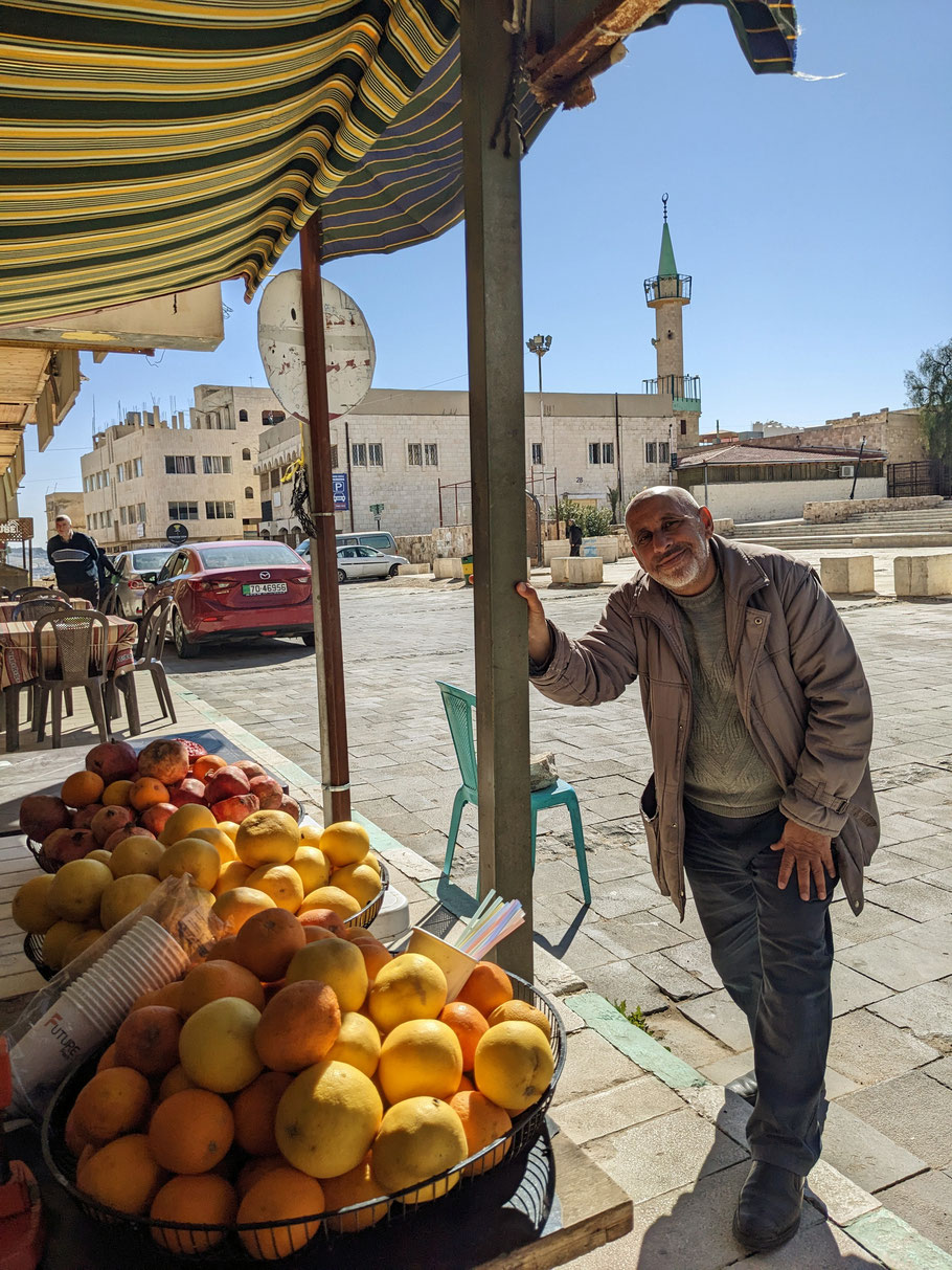 Juice-Shop owner in Old Karak 