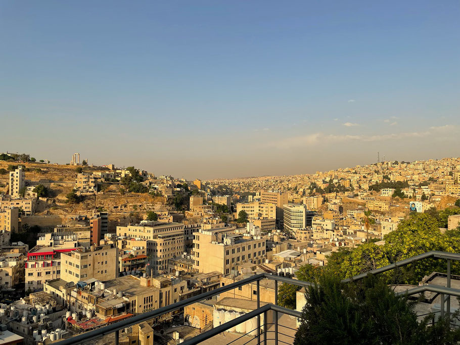 Ausblick von der Lounge-Terasse im Wild Jordan Center