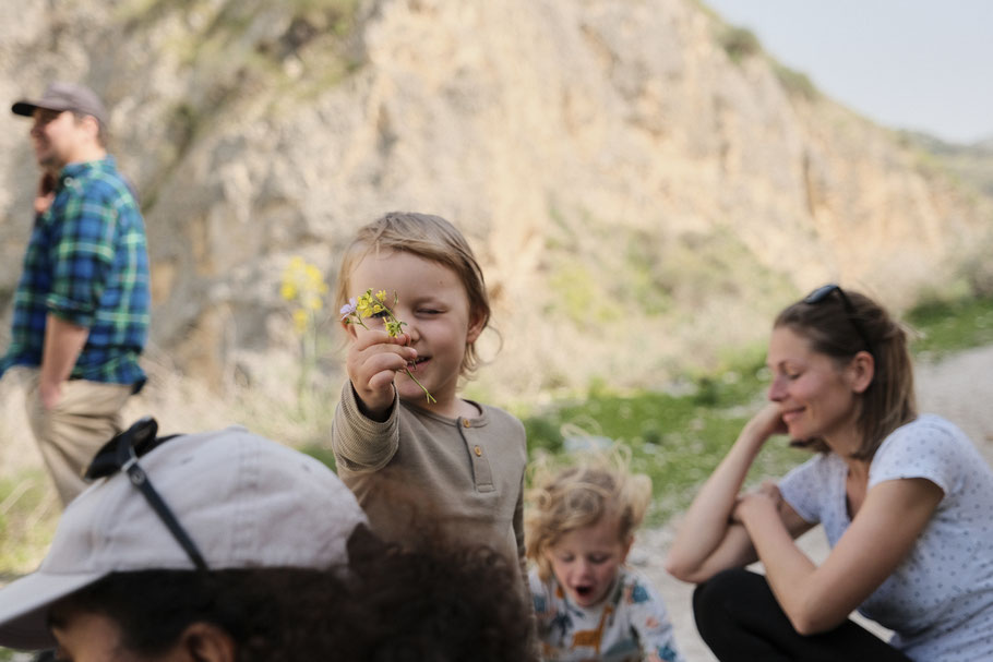 Johanna found a flower on the way