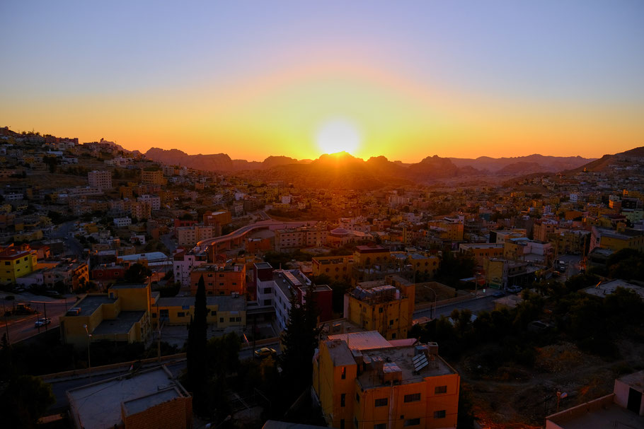 Sonnenaufgang über Petra