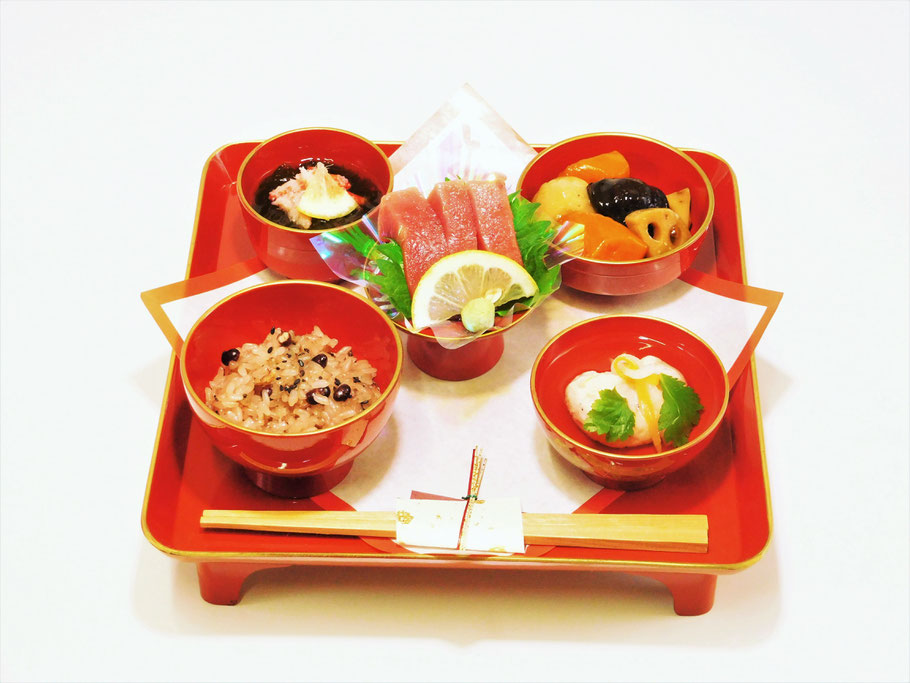 お食い初め　豊川　おくいぞめ　豊川市　お食い初め膳　100日祝い　魚々屋豊川市田店　ととや豊川市田店　ととや豊川　鯛の塩焼き　お祝い