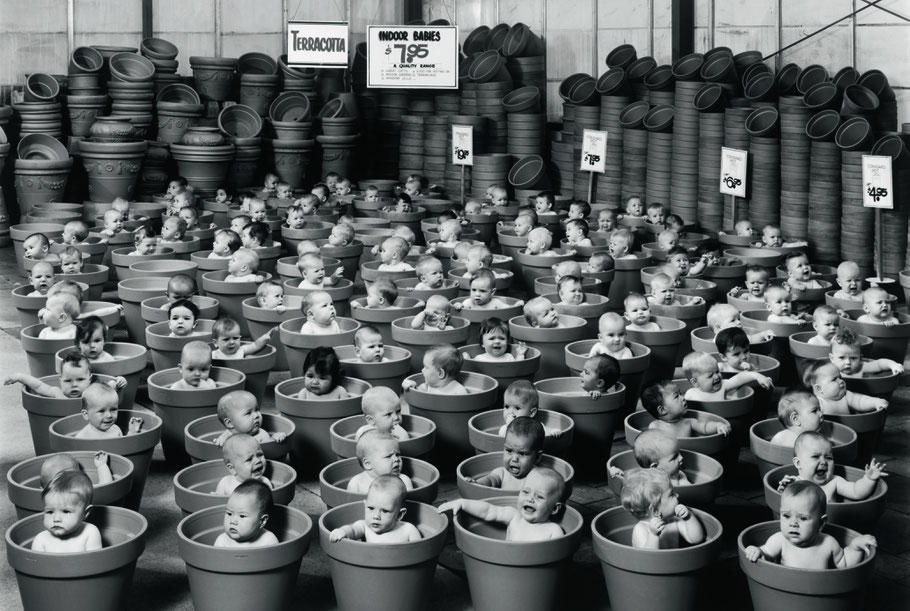“123 Pots,” 6- TO 7-Month old babies, Auckland, 1992, S 6-7, Taschen Verlag