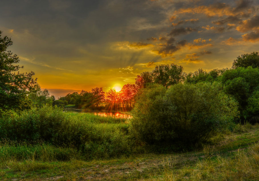 Sonnenuntergang an einem kleinen Weiher in Predöhlsau