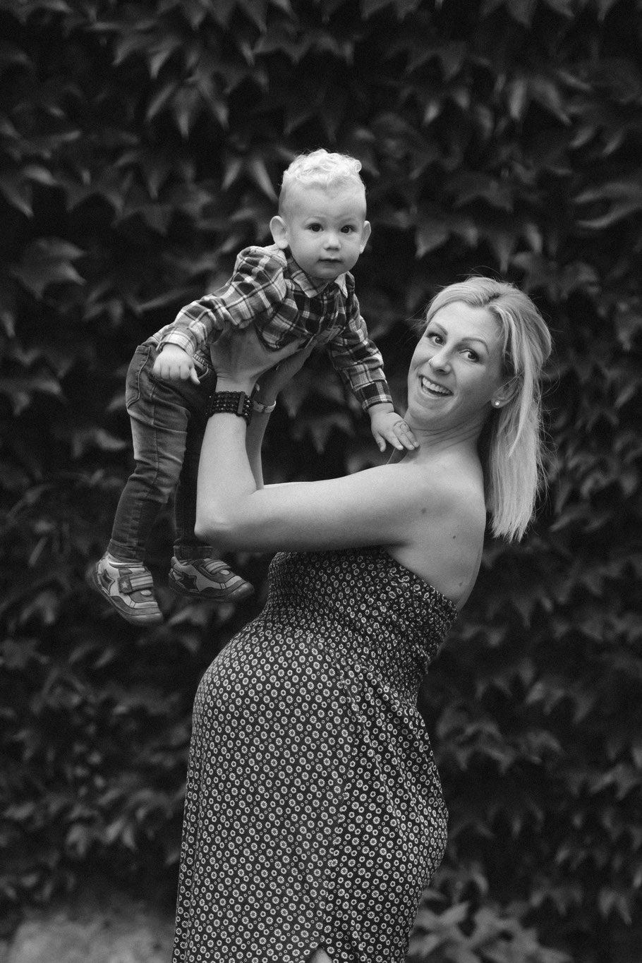 Schwangerschaft Fotoshooting, Photoshooting, Ruesselsheim am Main, Russelsheim, Nauheim, Königstädten, Mainz, Wiesbaden, Kinder Mutter Portrait, Familie Foto, Bischofsheim, Bauschheim, Trebur, Astheim, Martin Matok Fotografie, Baby Bauch, beste Fotograf