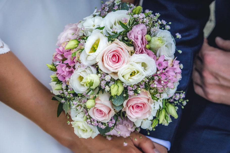 HochzeitHochzeitsfotografie, Der Beste Fotograf, Hochzeit, Braut, Bräutigam, Portraitaufnahme, Portrait, Gross-Gerau, Hessen, Russelsheim, Ruesselsheim, Darmstadt, Mainz, Wiesbaden, Frankfurt, Nauheim, Bischofsheim, Bauschheim, Fotoshooting, Strauss