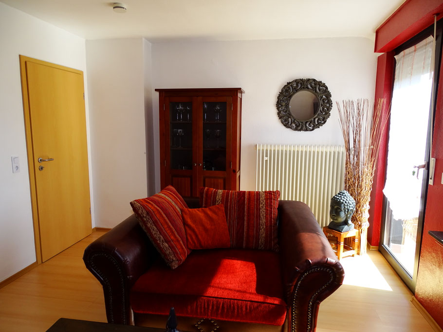 Wohnzimmer mit gemütlicher Big-Sofa Garnitur in der Eifel