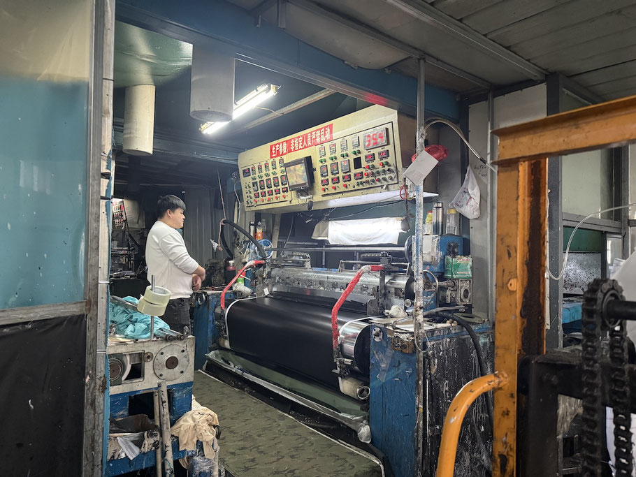 PUコーティングの生産現場