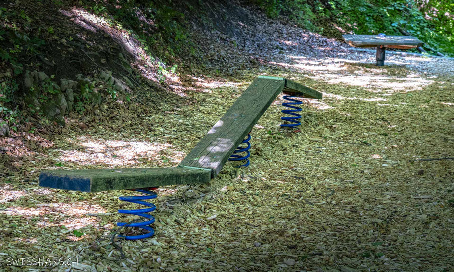 Balancierscheibe und Federbalken beim Sinnespfad Werdenberg