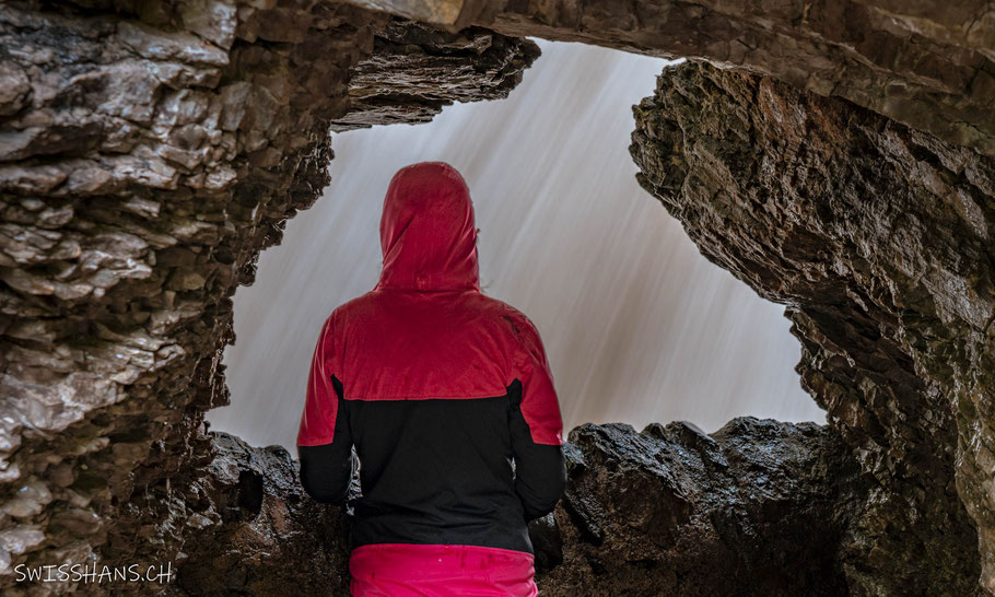 unterwasser-thurfälle-aussichtsfenster-wasservorhang