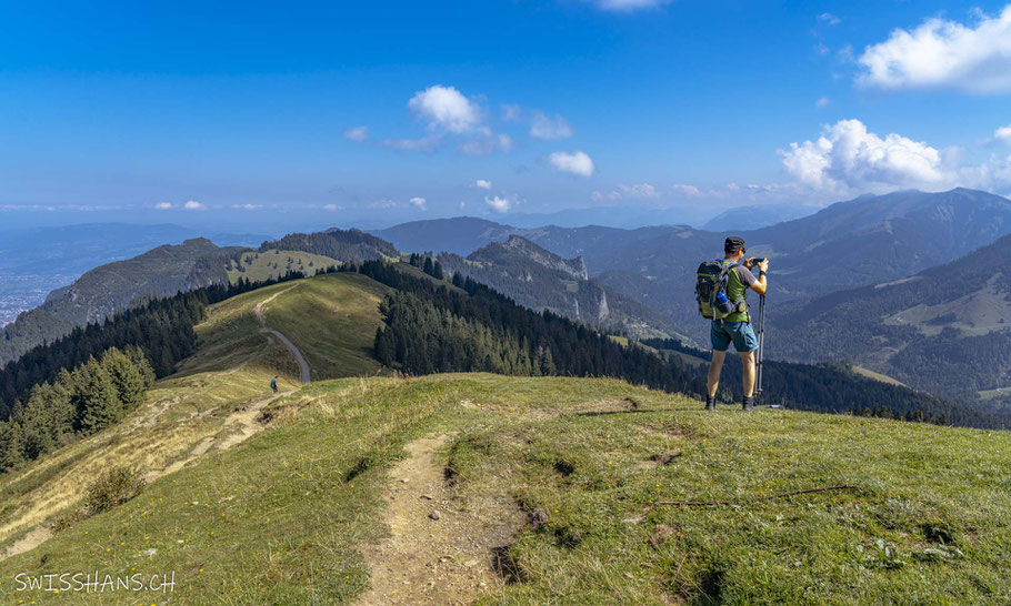 hohe kugel-wanderweg-wanderer