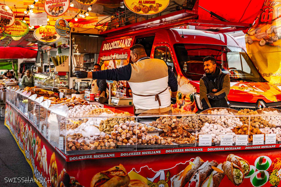 Marktstand mit frischem Leckereien