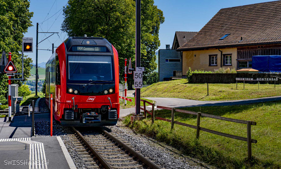 Appenzellerbahn fährt in den Bahnhof Gontenbad ein
