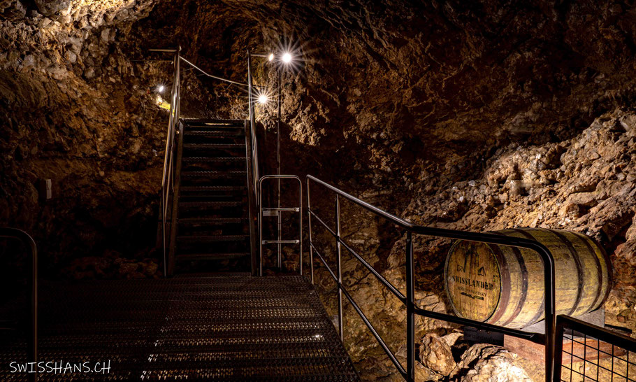 Whisky-Fass der Fa. Sonnenbräu in der Kristallhöhle Kobelwald, Oberriet
