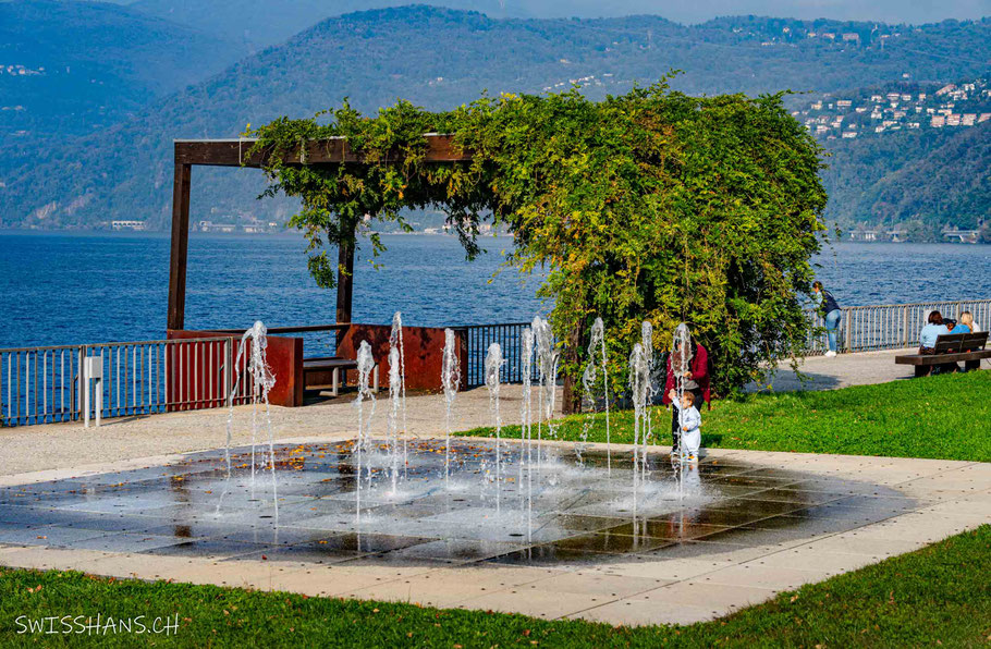 Wasserspiel in Luino am Lago Maggiore