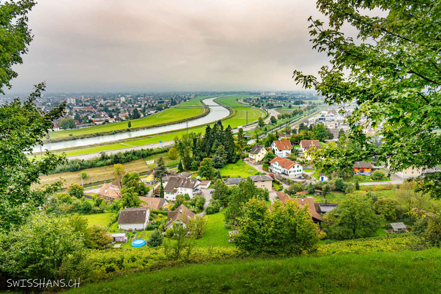 Blick vom Monsteiner Rebweg auf das Rheintal und den Alpenrhein