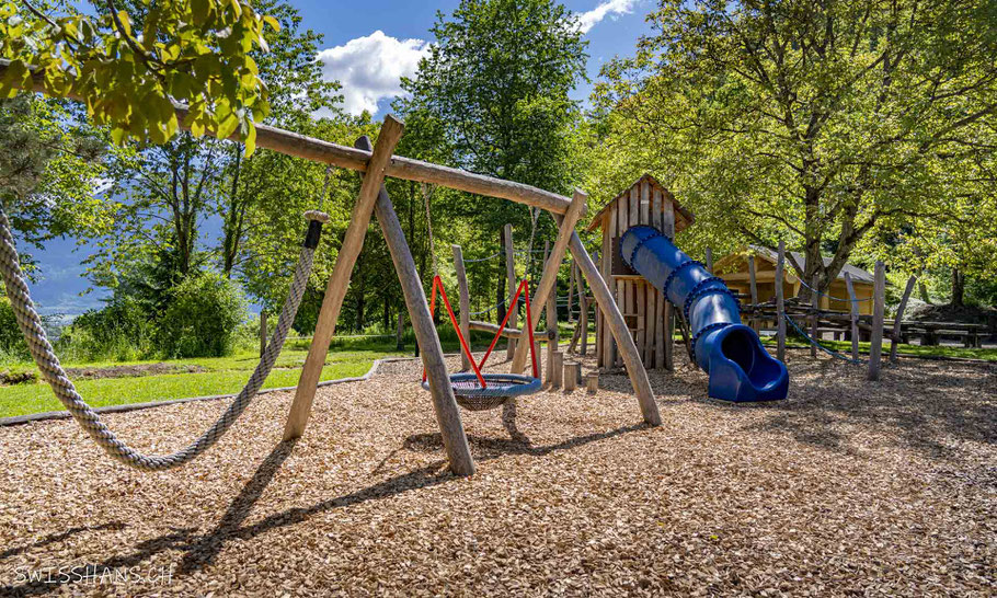 Spielgeräte beim Spiel- und Sportplatz Egeten in Grabs