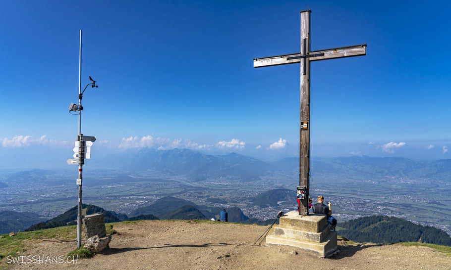 hohe kugel-gipfelkreuz-aussicht-rheintal