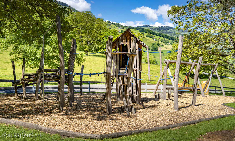 Kletterbereich beim Spiel- und Sportplatz Egeten beim Grabser Waldparcours.