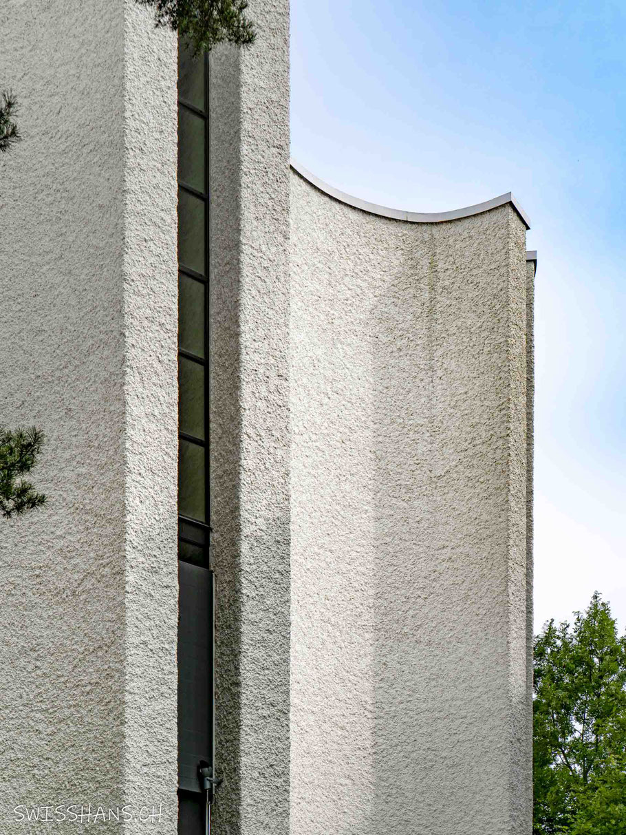 Detail der Fassade der Christkönigskirche Buechen-Staad