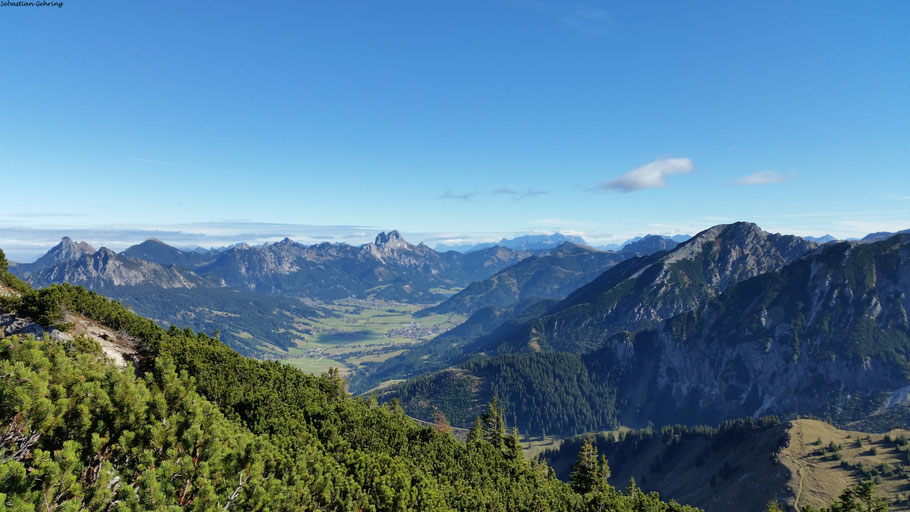 Ausblick vom Iseler in das Tannheimer Tal