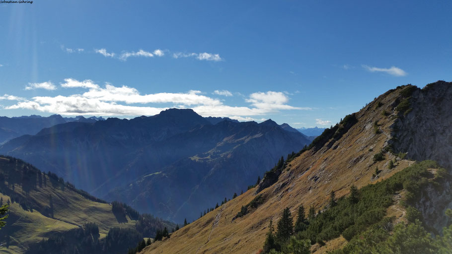 Ausblick vom Iseler Richtung Breitenberg und Großer Daumen