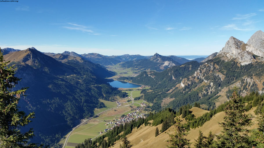 Ausblick vom Hahnenkamm Höfen 1.938m Richtung Tannheimer Tal