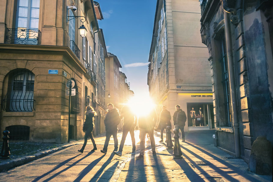 Aix-en-Provence – Scène de rue au soleil
