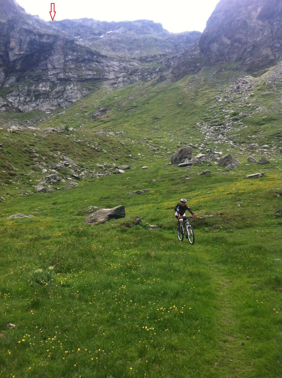 si siamo scesi propio da li!!!... finalmente si pedala 