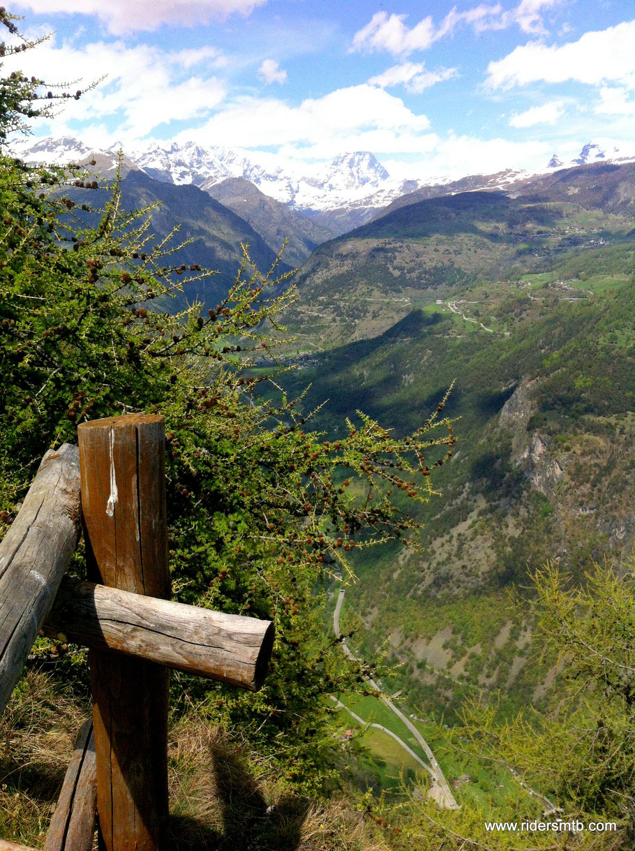 Un bellissimo balcone a strapiombo sulla Valtournenche