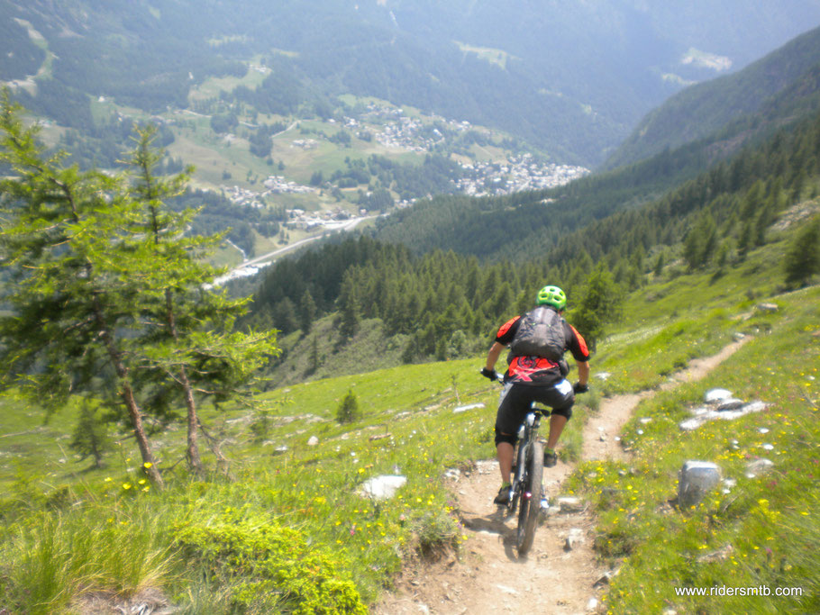 in breve tempo atterriamo in zona Parpillon