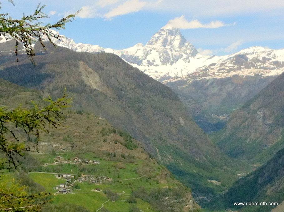 qui la vista è impareggiabile il Cervino comanda su tutto!!
