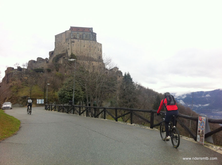 la Sacra di San Michele è proprio un bel vedere....cogliamo l'occasione per una visita 
