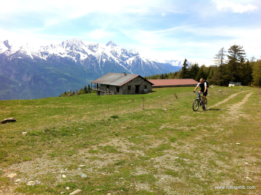 Col Les Bornes!!!...un'angolo di Paradiso a cavallo fra Valle Centrale e  la Valtournenche