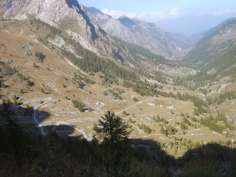 Dal Preit si intravede Canosio sulla via del rientro... 