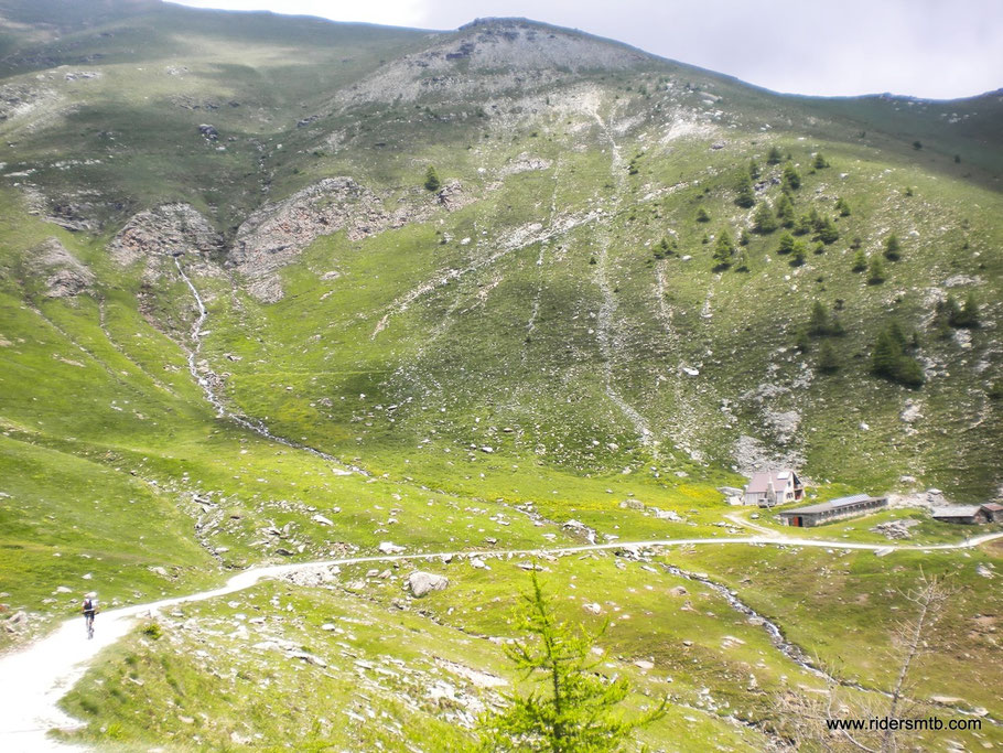 Giunti alla Bergeria di Juglard  si entra in pieno contatto natura