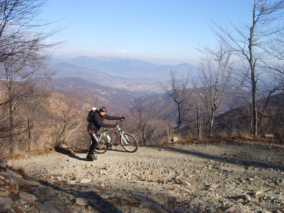 a valle Giaveno....mentre la salita si fa più dura 