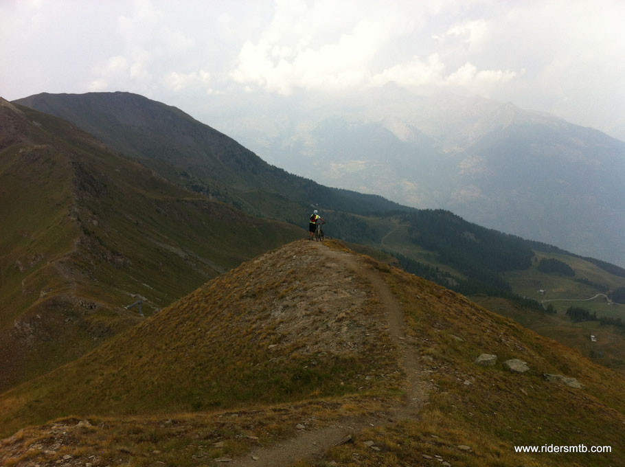 in giornate più serene questo posto  è un punto panoramico d'eccezione.....