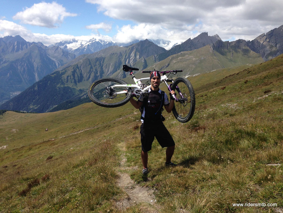 onore ad Anto che, avendo poche uscite alle spalle, termina il giro con una bici non proprio adatta a questo tipo di tracciato.... una più leggera no?