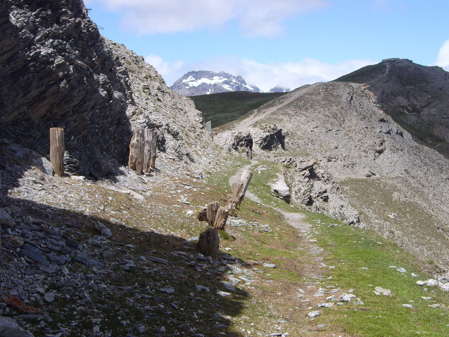 si  scollina in direzione  Col Des Acles 