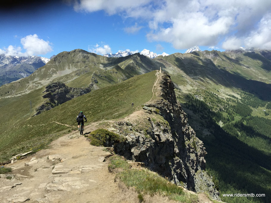 Seguiamo il single track che conduce al La Magdeleine