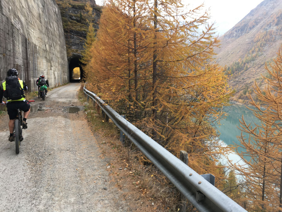 costeggiamo la diga di Beaugerard