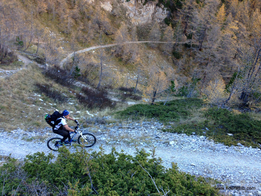 affrontiamo il duro single track di salita sputando anima e sangue!!