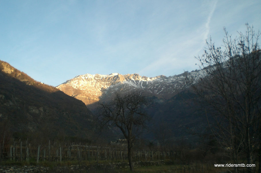 ..........infatti, nonostante il periodo la quota neve è ben alta e lo zero termico si aggira sui 4000 metri.....molto strano per il periodo