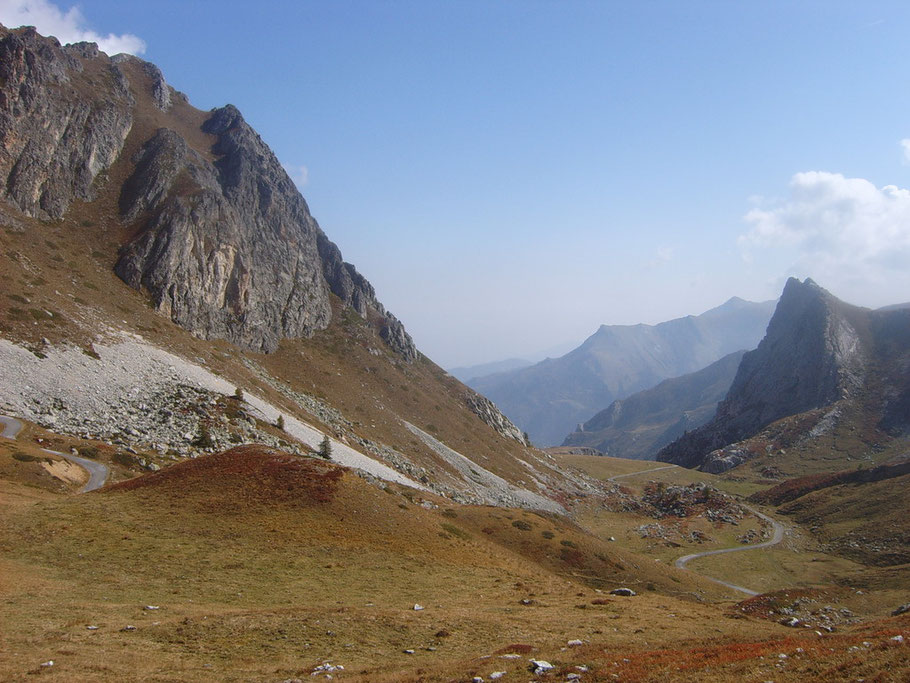 scollinato il l'ESISCHIE e prima di affrontare l'ultimo tratto che conduce al colle della Faunera immortaliamo il paesaggio 