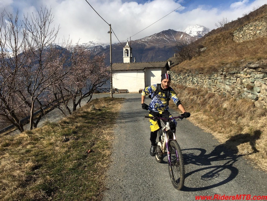 15 km di salita ci separano dalla borgata Trucco