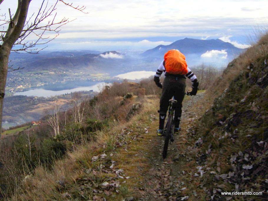 bellissimo traverso con panorama che spazia da Torino a gran parte della Val Susa