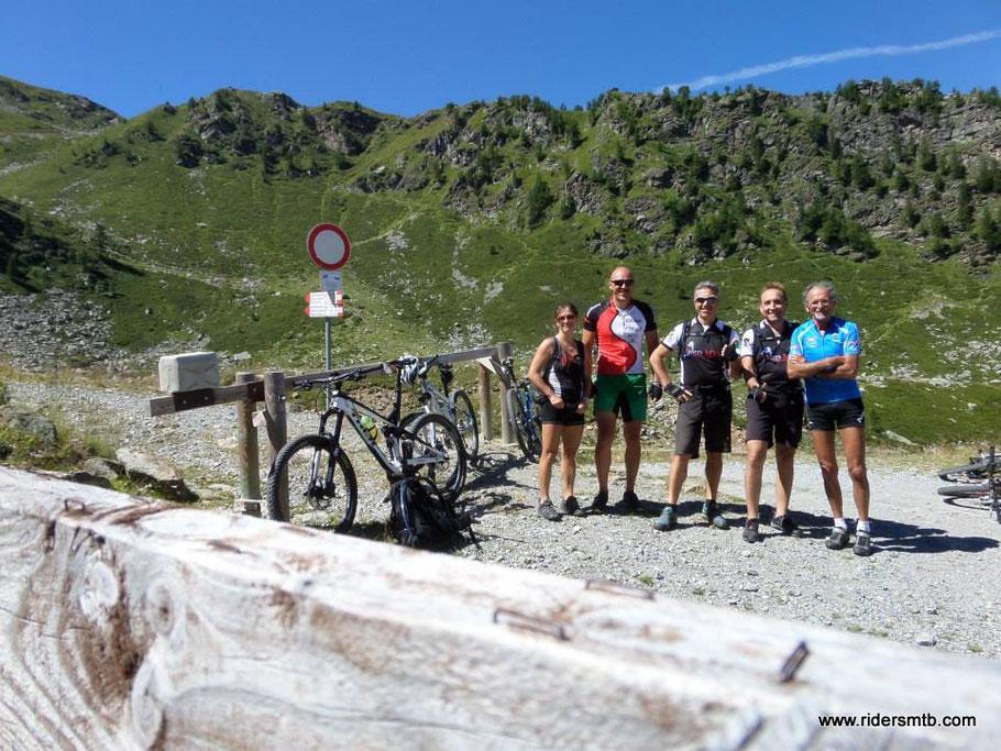 strada facendo incontriamo Valeria ed Aldo del CAI di Pinerolo....si sale insieme per un bel pezzo