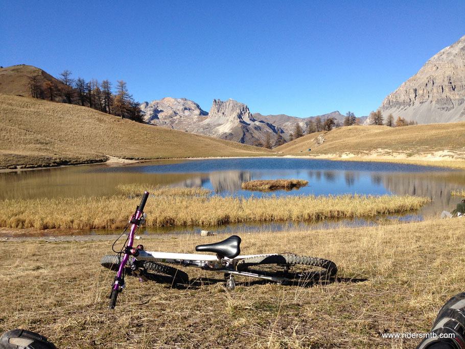 ecco la meta odierna -il Lago Thabor- spettacolare panorama difficilmente ripetibile a Novembre e con 20 gradi