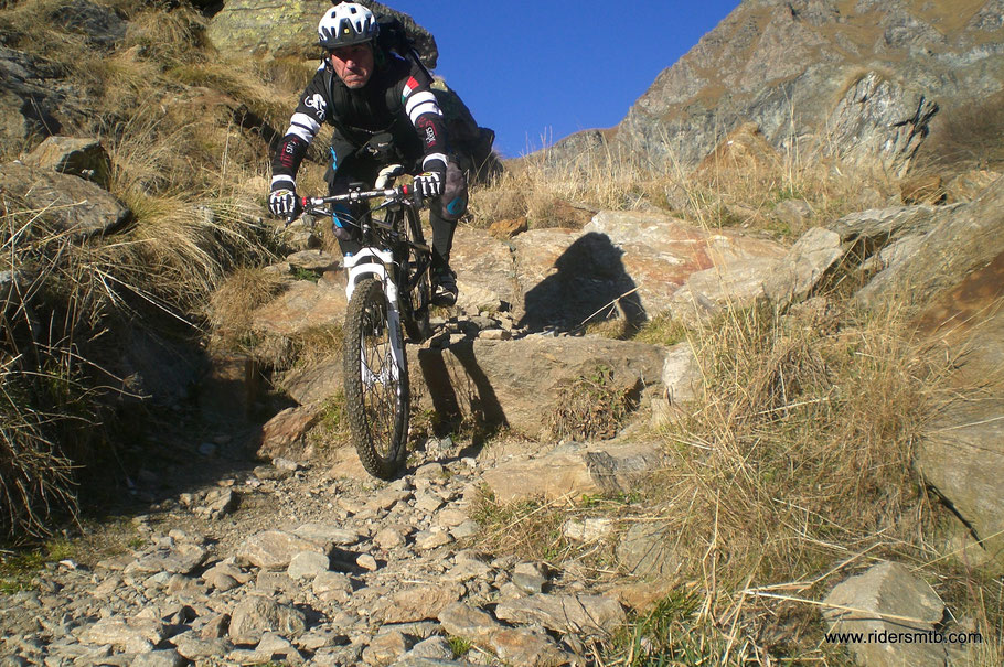 Enzo ha la bici muletto...scende come può