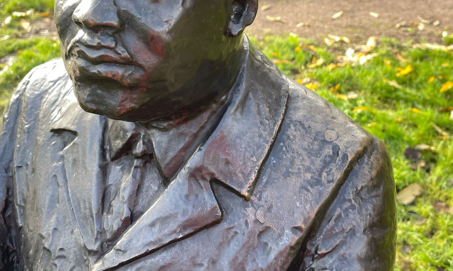 real bronze MLK statue Amsterdam